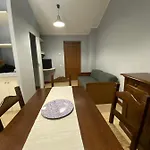 Apartment La *