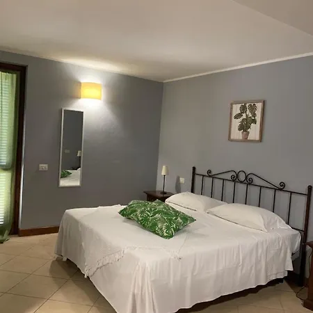 Apartment La *